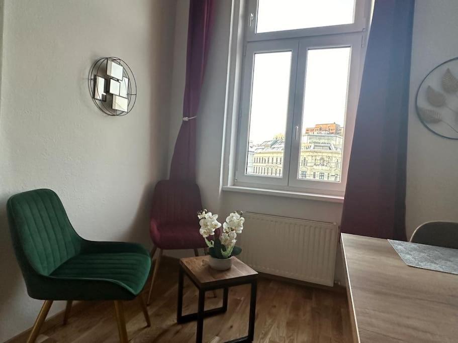 Klimatisierter Wiener Altbauflair Im Zentrum Wiens Luaran gambar
