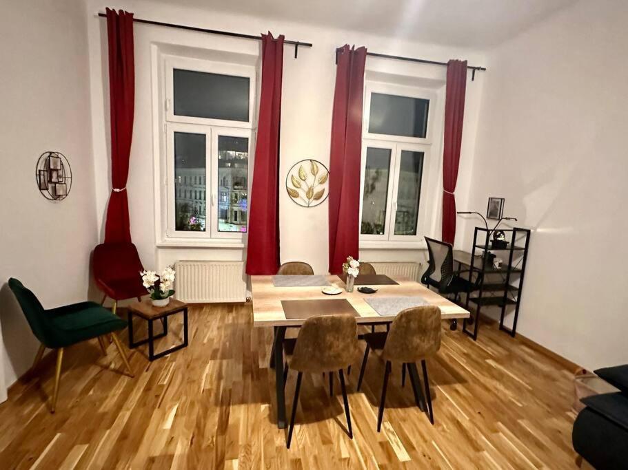Klimatisierter Wiener Altbauflair Im Zentrum Wiens Luaran gambar