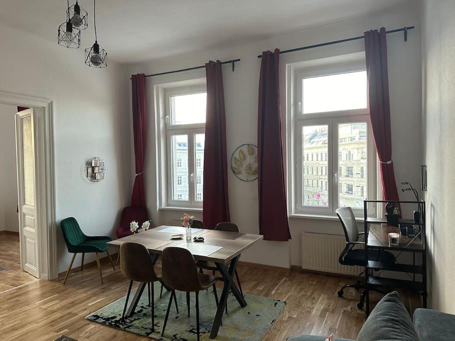 Klimatisierter Wiener Altbauflair Im Zentrum Wiens Luaran gambar