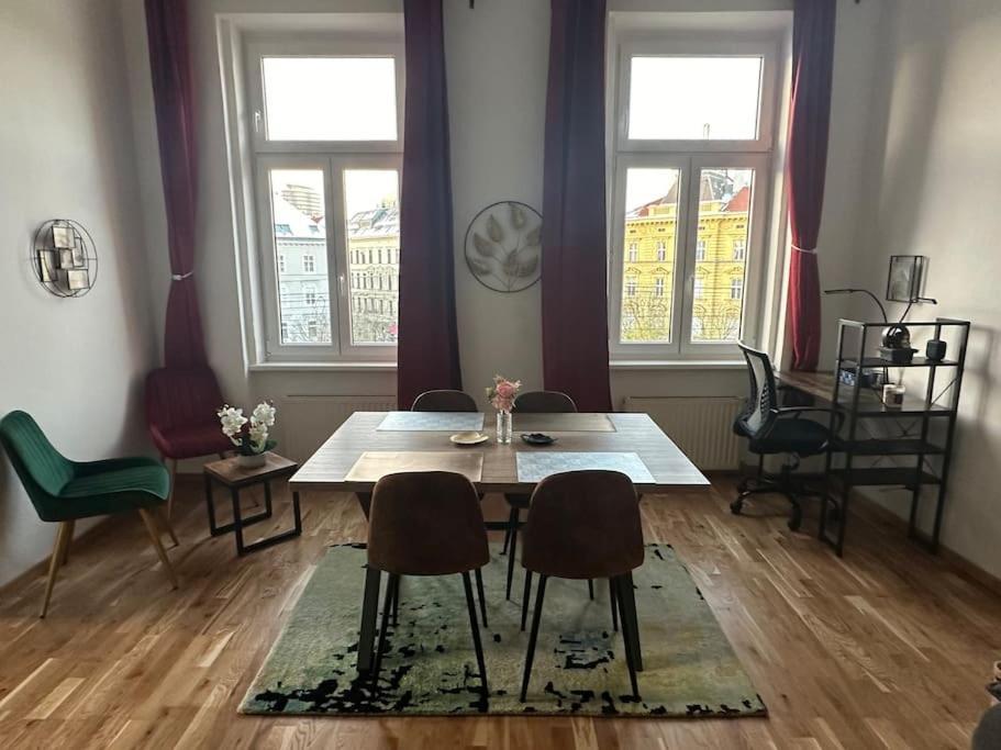Klimatisierter Wiener Altbauflair Im Zentrum Wiens Luaran gambar