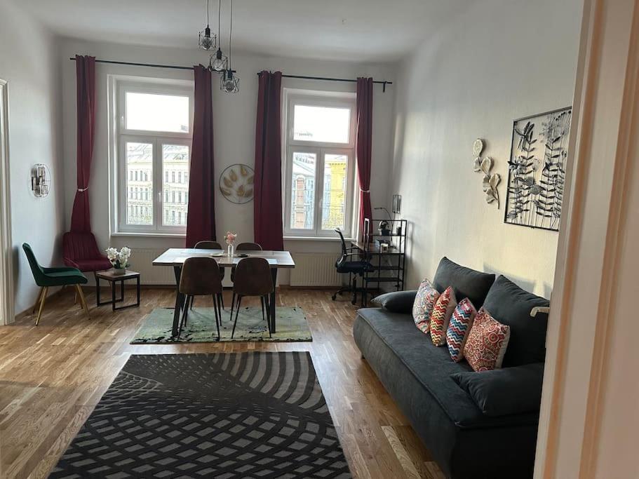 Klimatisierter Wiener Altbauflair Im Zentrum Wiens Luaran gambar
